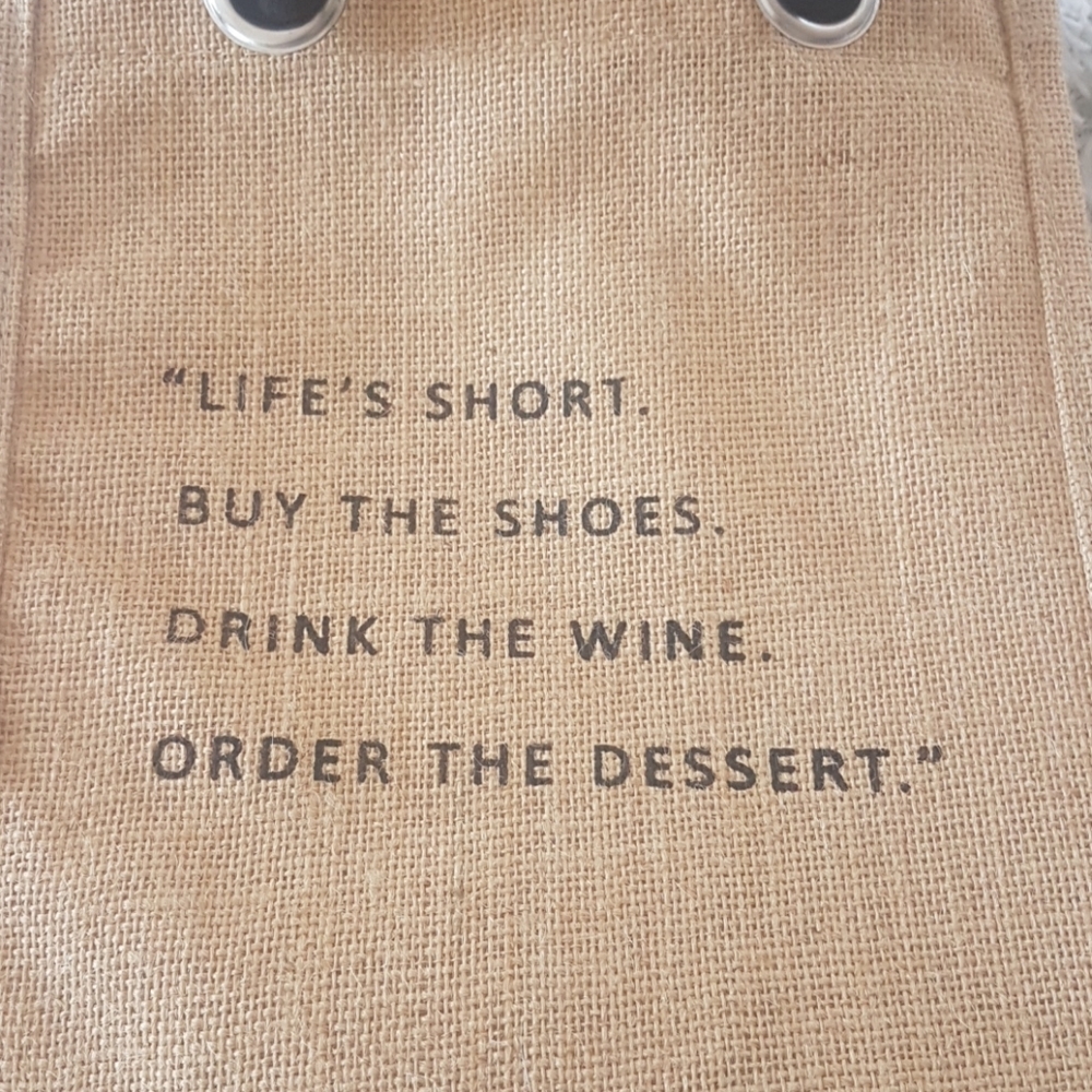 Adorable wine bag!